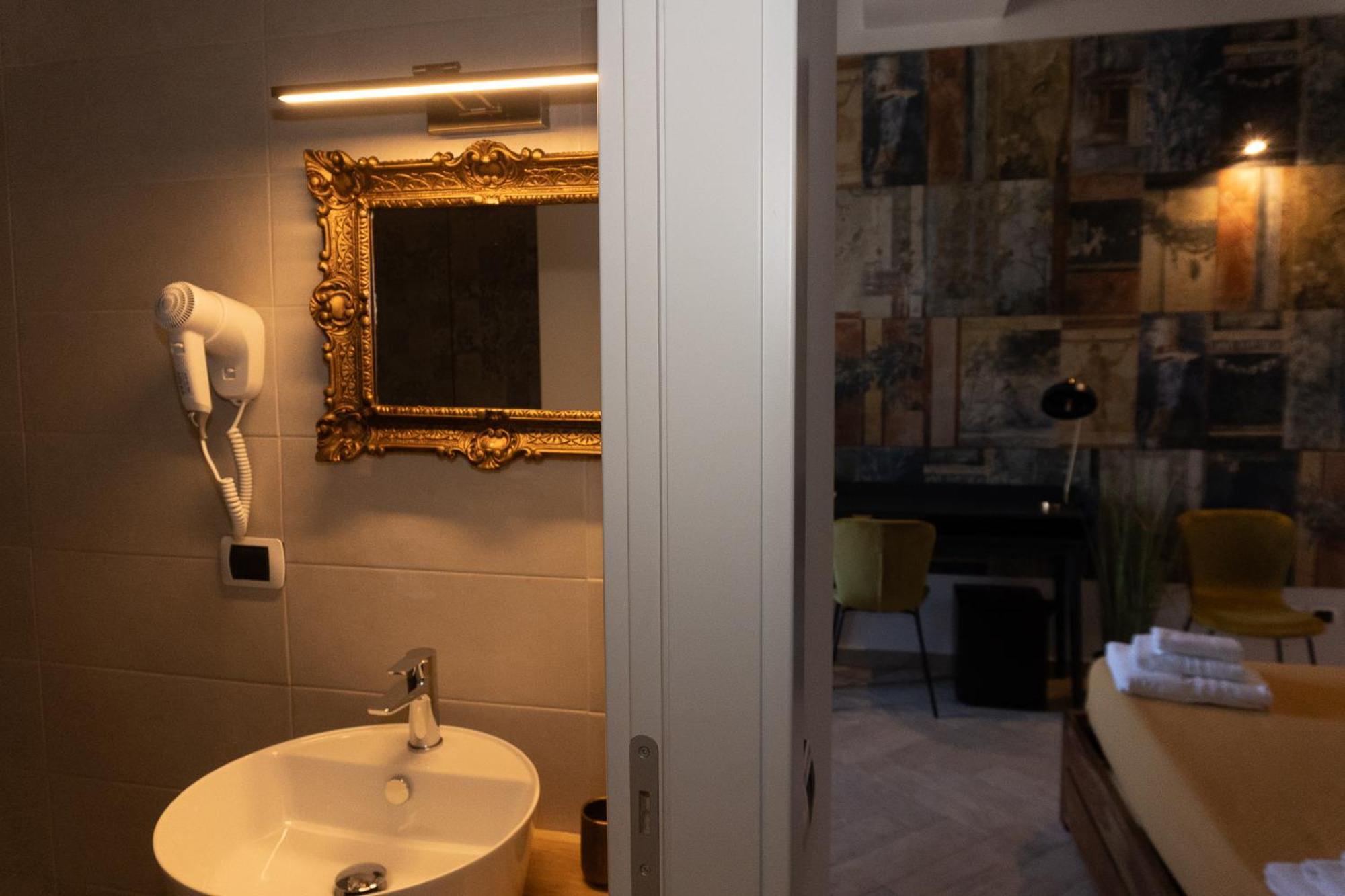 Le Boutique Luxury Rooms Diffused In Historic Center فيوميتشينو المظهر الخارجي الصورة